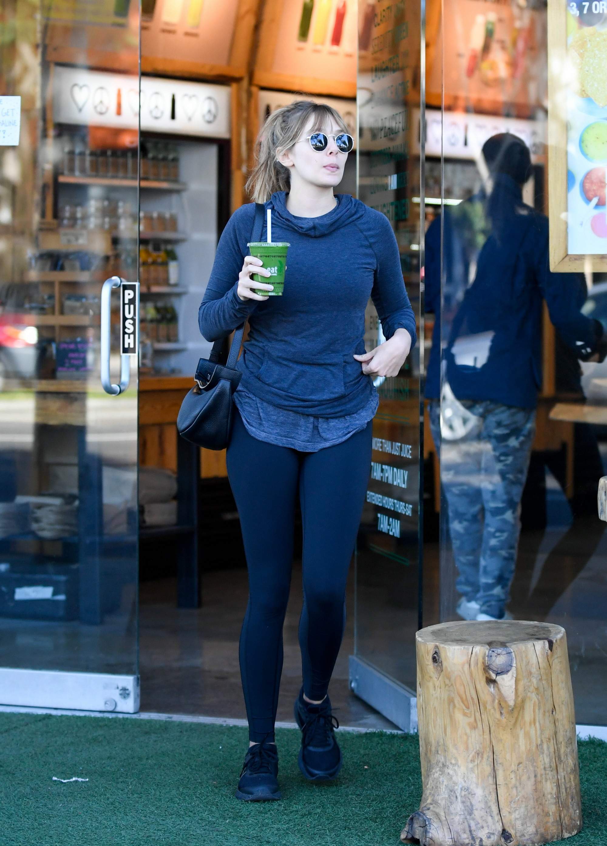Elizabeth Olsen Leaving A Coffee Bar In Los Angeles 3 1