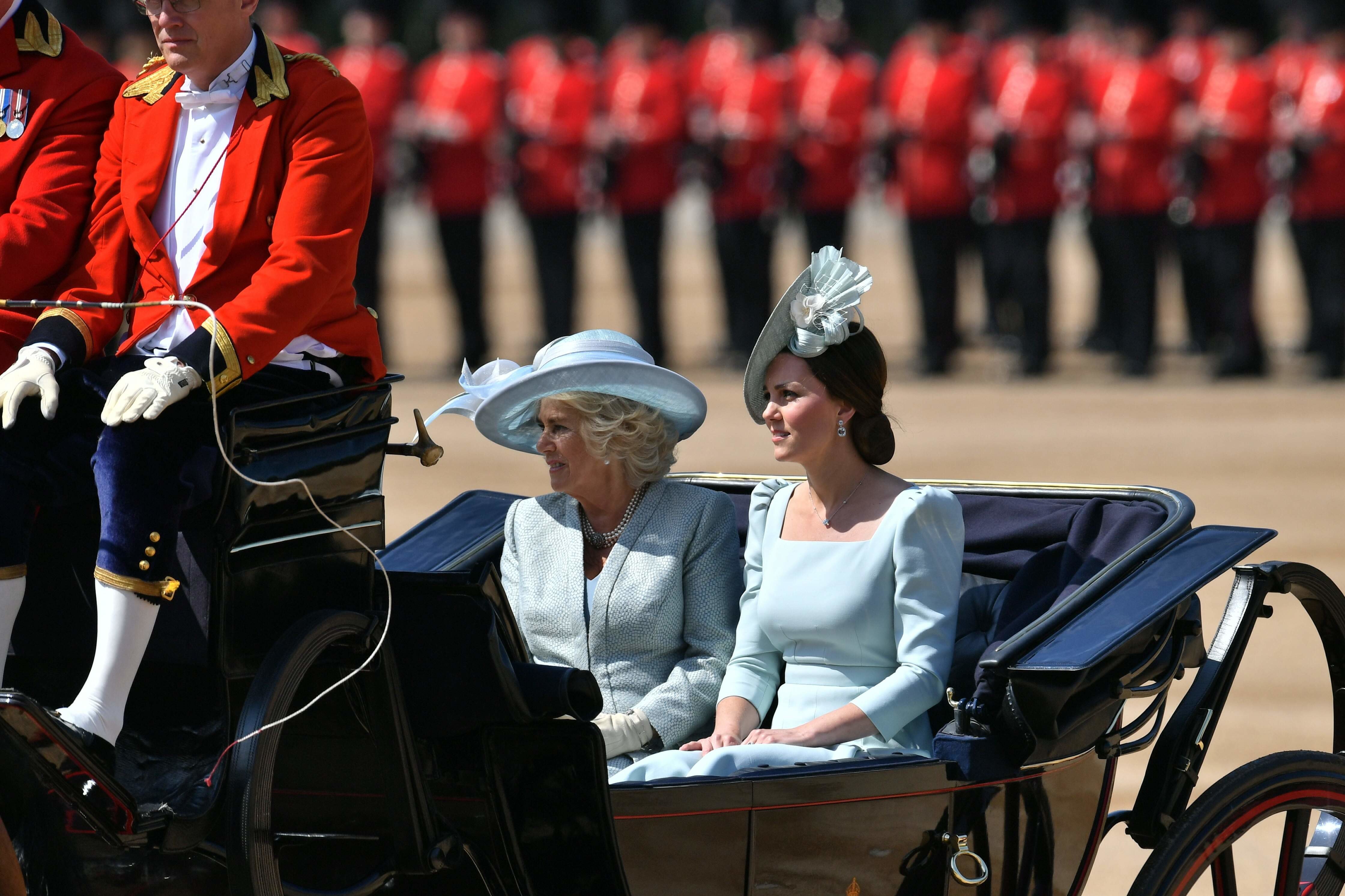 Королевский образ жизни. Кейт Миддлтон Trooping the Colour 2016. Семья королевы Англии. Роял Фэмили Англия. Семья монархов Великобритании.