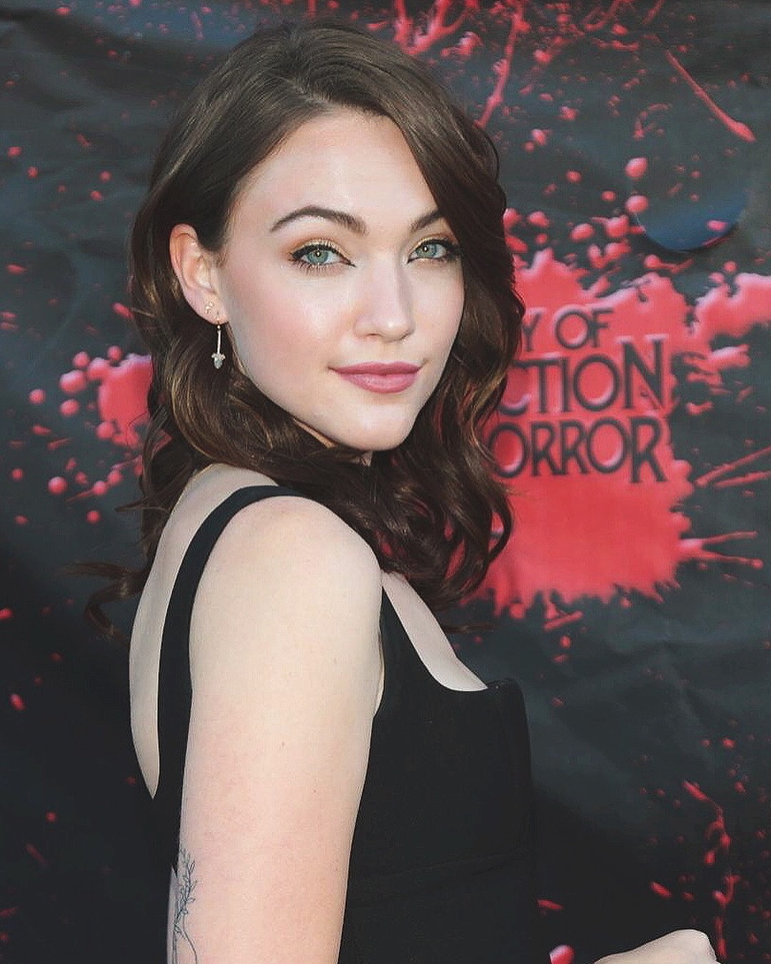 ak=60-Violett Beane Presenting at the 2018 Saturn Awards.jpg