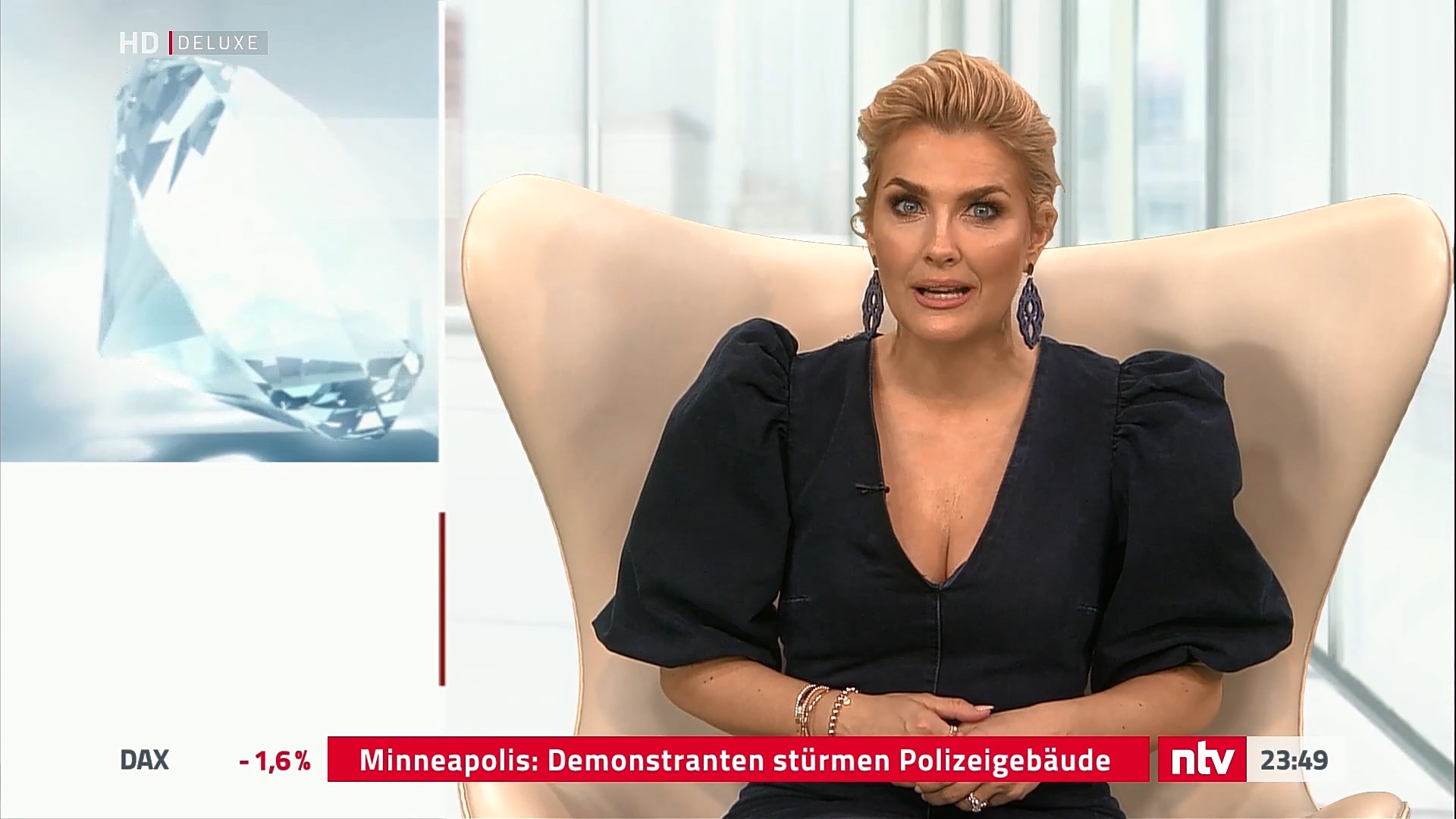 Jennifer Knäble - Deluxe - Alles was Spaß macht - 30.05.2020 (HD).mp4_snapshot_01.12.144.jpg