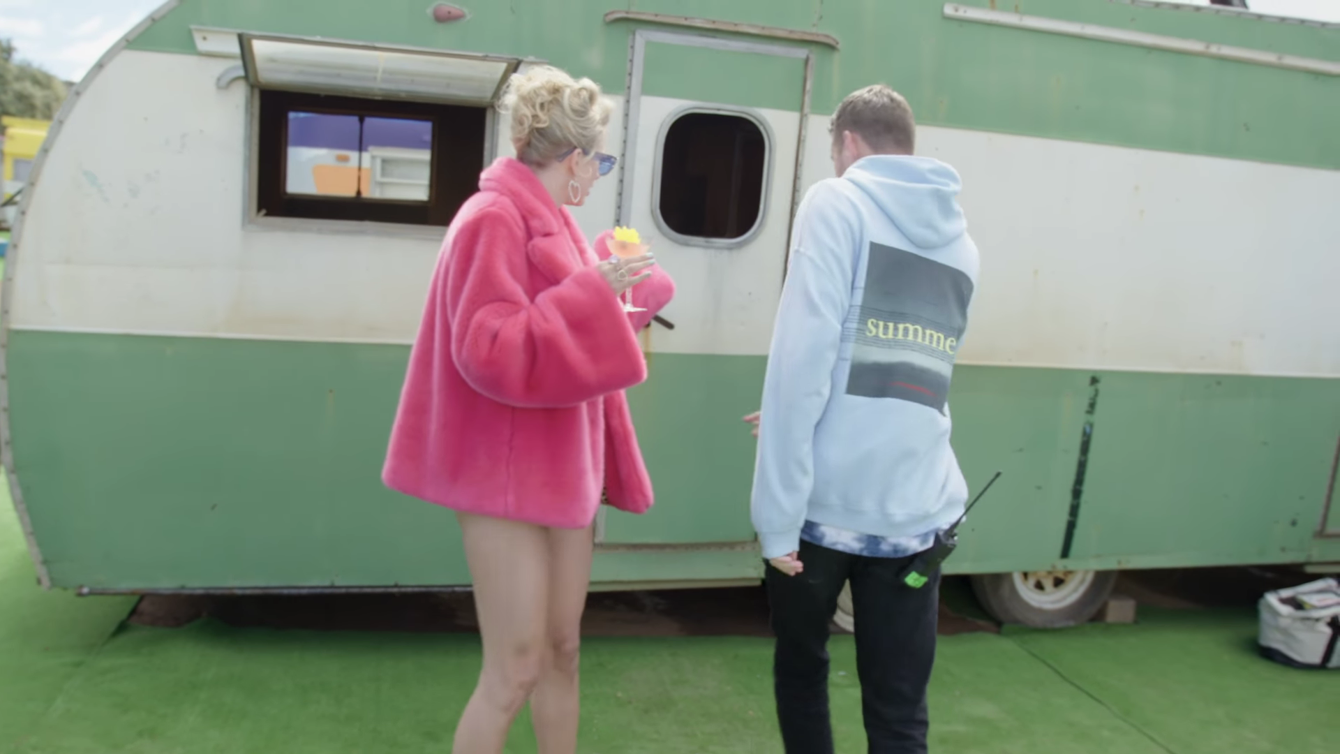 Taylor Swift BTS19_00_00_59_08_12.png