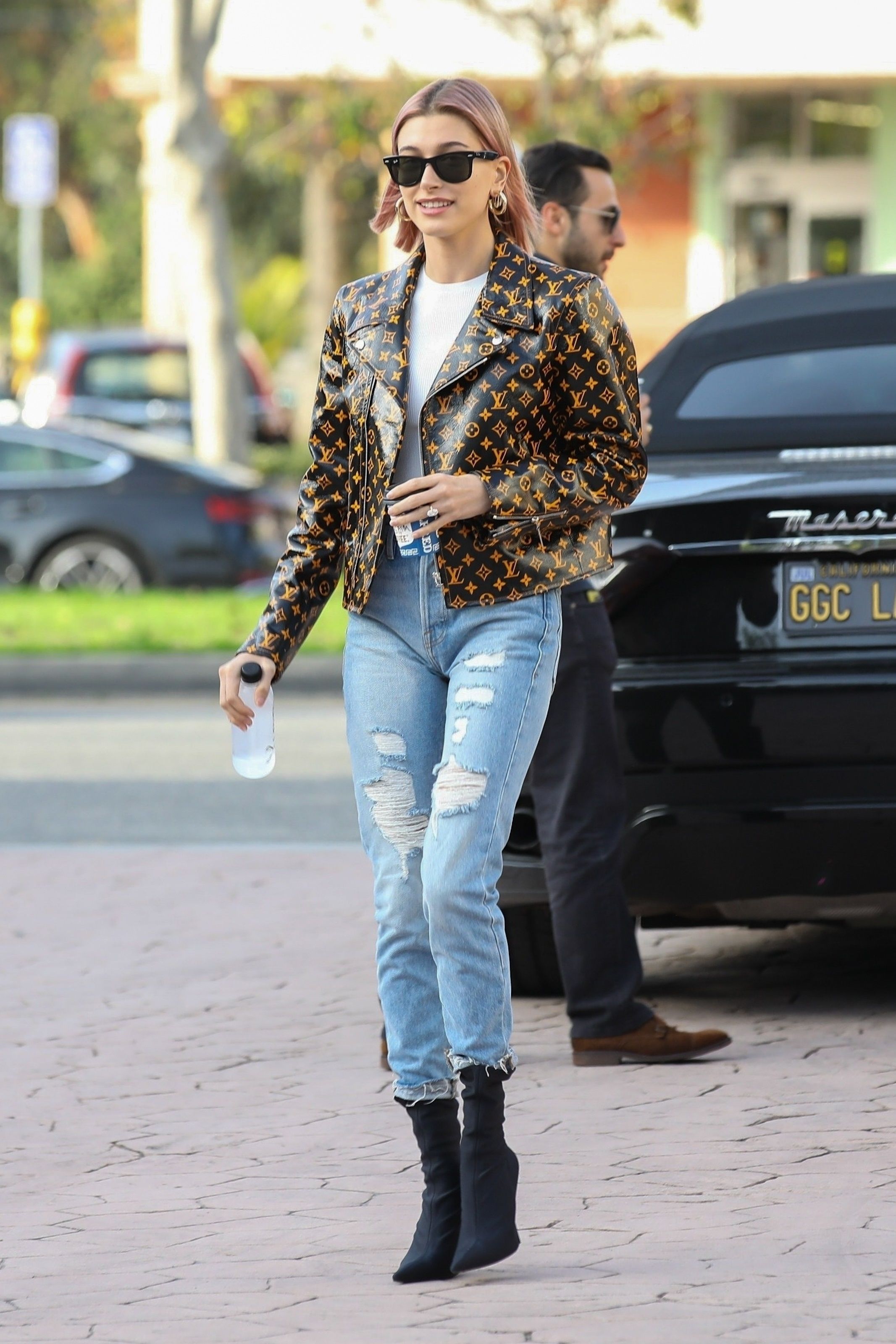 hailey-baldwin-out-in-west-hollywood-11819-12.jpg