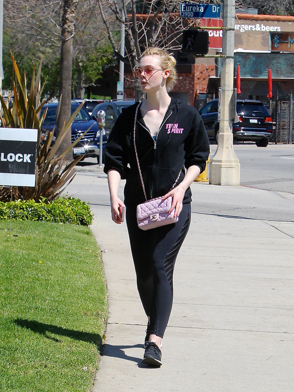 Elle Fanning_28032018P2_12.jpg