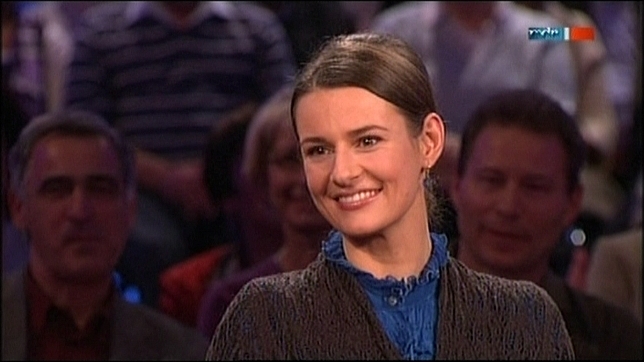 Annett Renneberg - °MDR Riverboat° 06.11.2009 - 56X Caps_37.jpg
