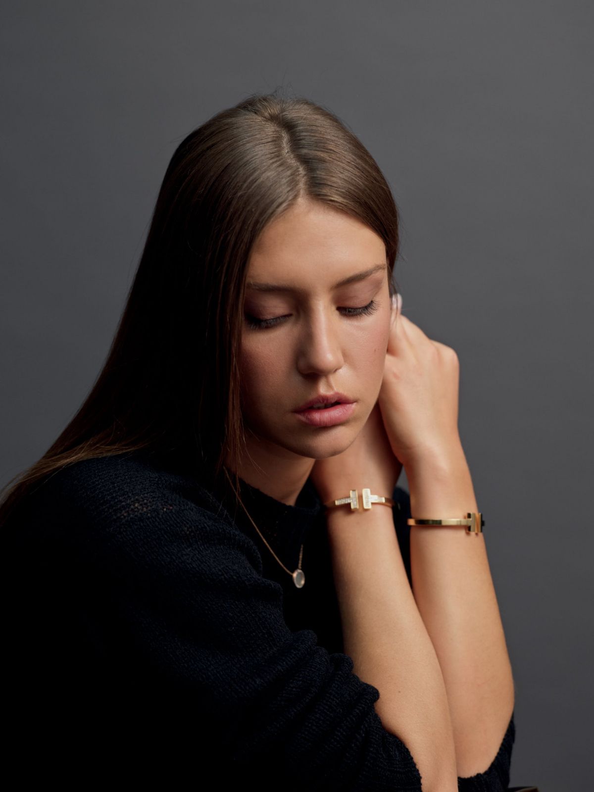 adele-exarchopoulos-for-l-officiel-paris-september-2019-5.jpg