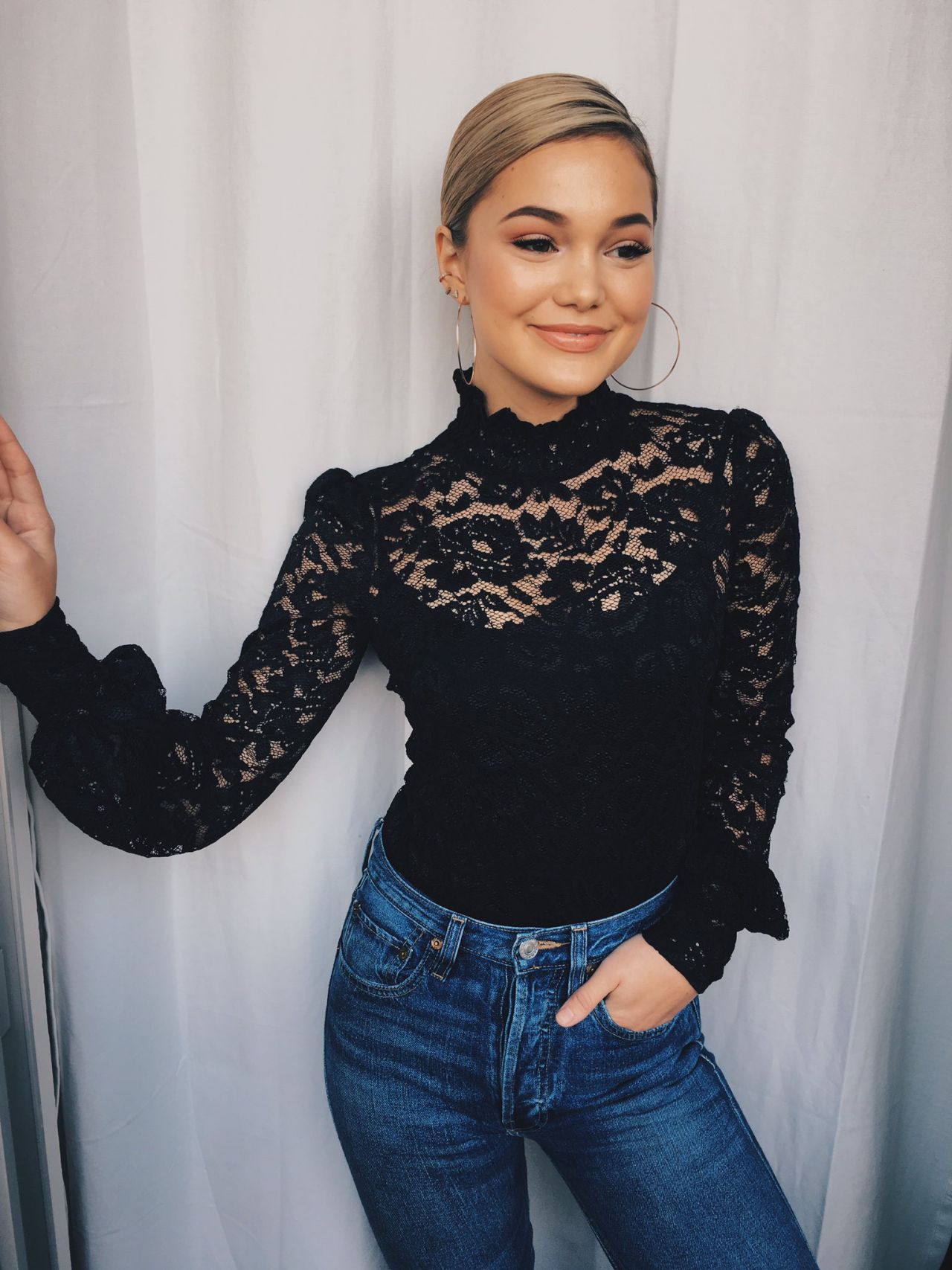 olivia-holt-social-media-12-01-2017-5.jpg