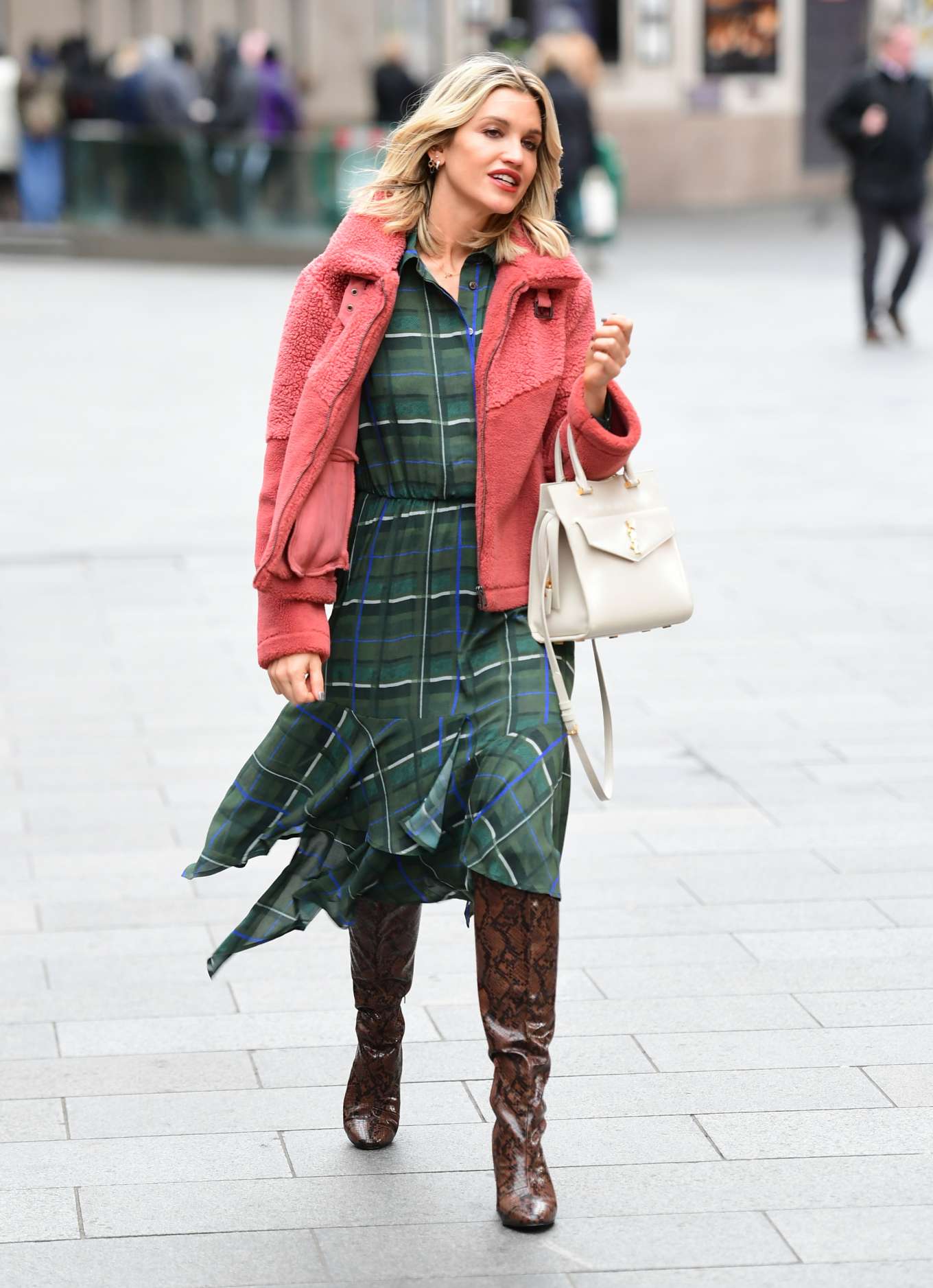 129823440_ashley-roberts (6).jpg