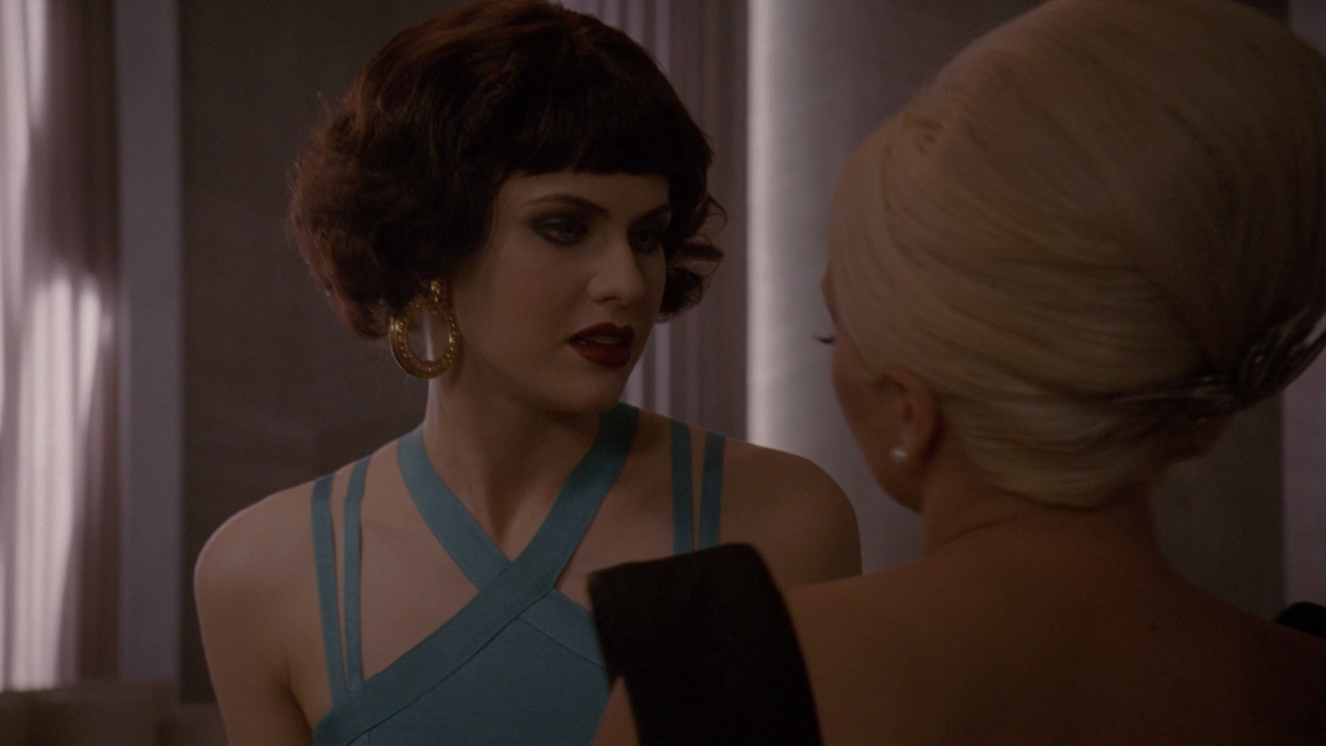 Alexandra_Daddario_AHsotry_s5x10Blu.mkv_snapshot_00.58_2019.10.17_23.17.24.png