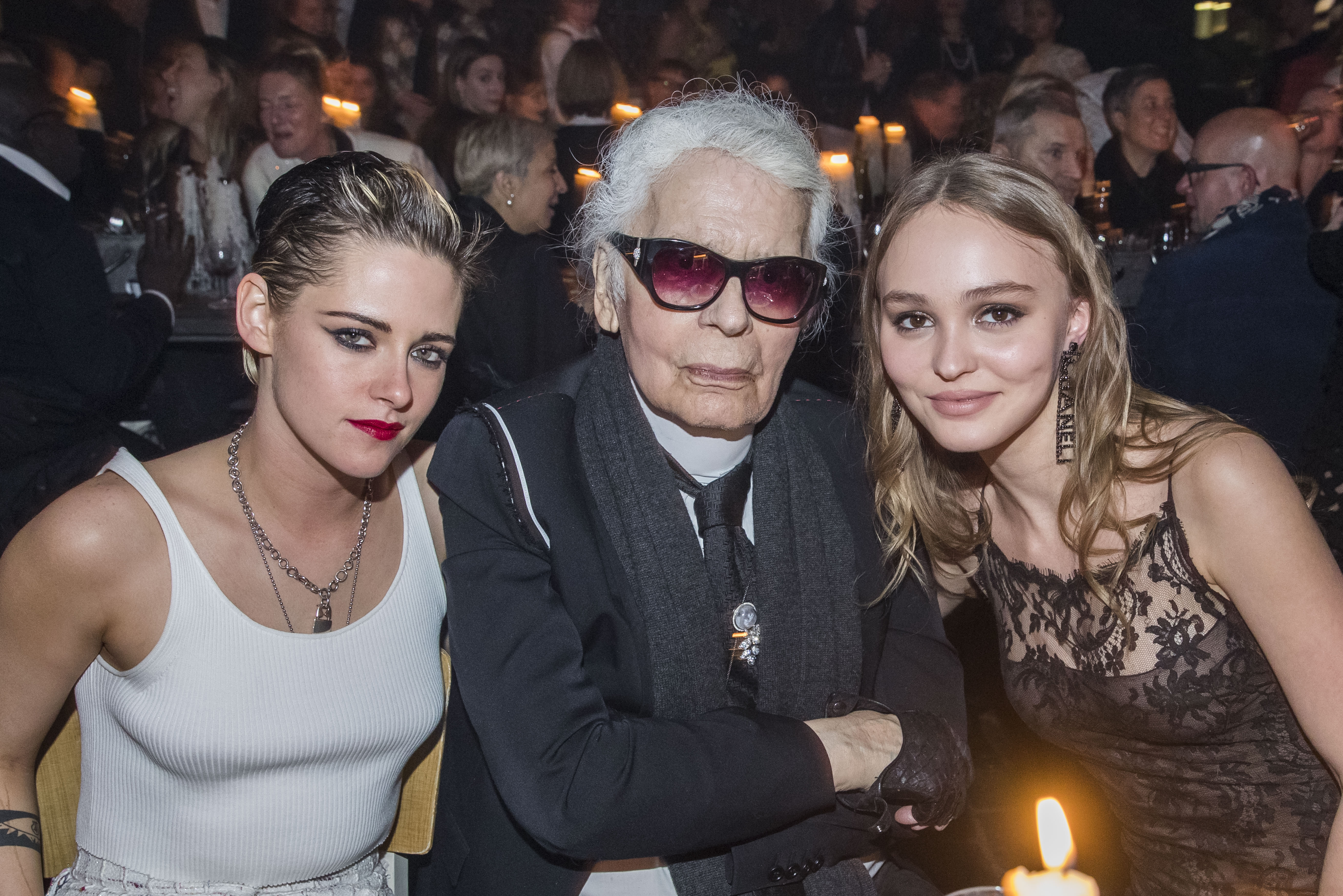 lily-rose-depp-canel-metiers-d'art-fashion-hamburg-06-dec-17-51.jpg