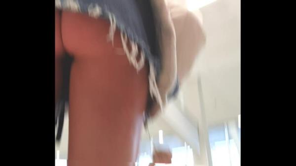 Unsuspecting fancy ass caught on cam by voyeur