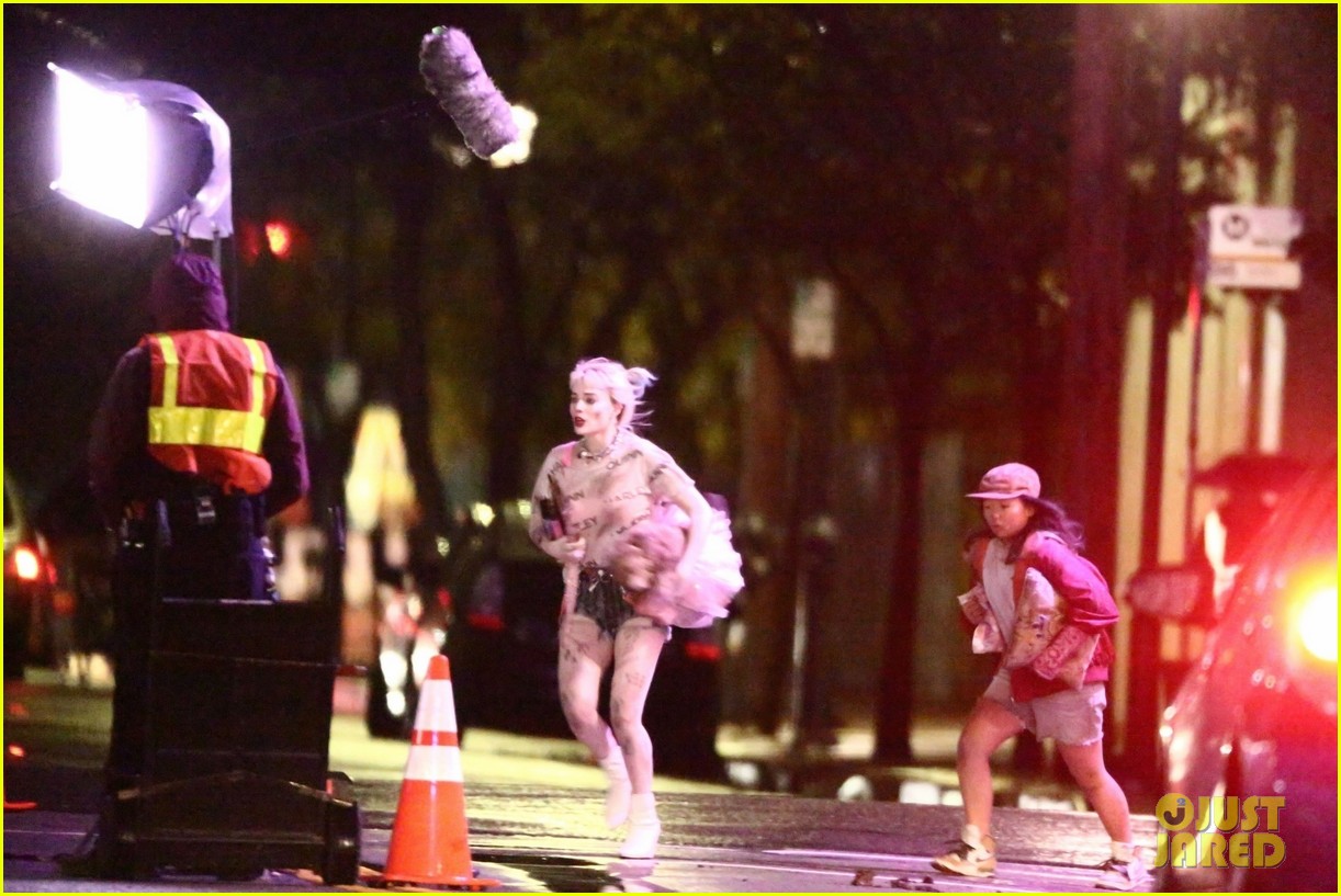 margot-robbie-films-birds-of-prey-with-ella-jay-basco-14.jpg