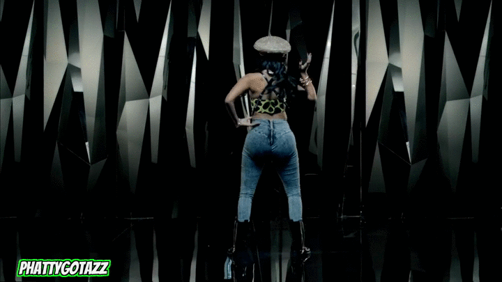 backstage twerking Nicki minaj