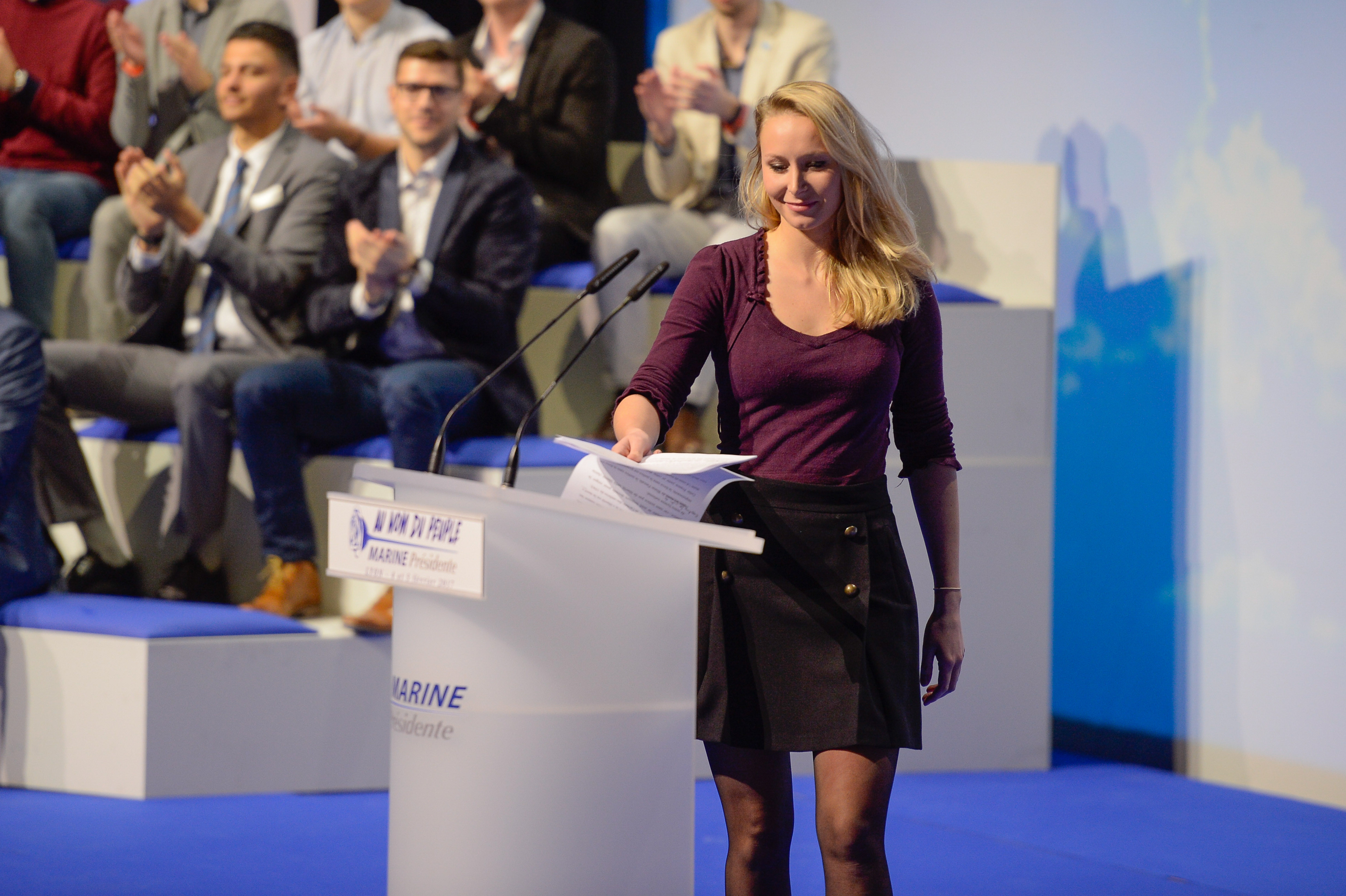 marion-marechal-le-pen-en-collants-22.JPG