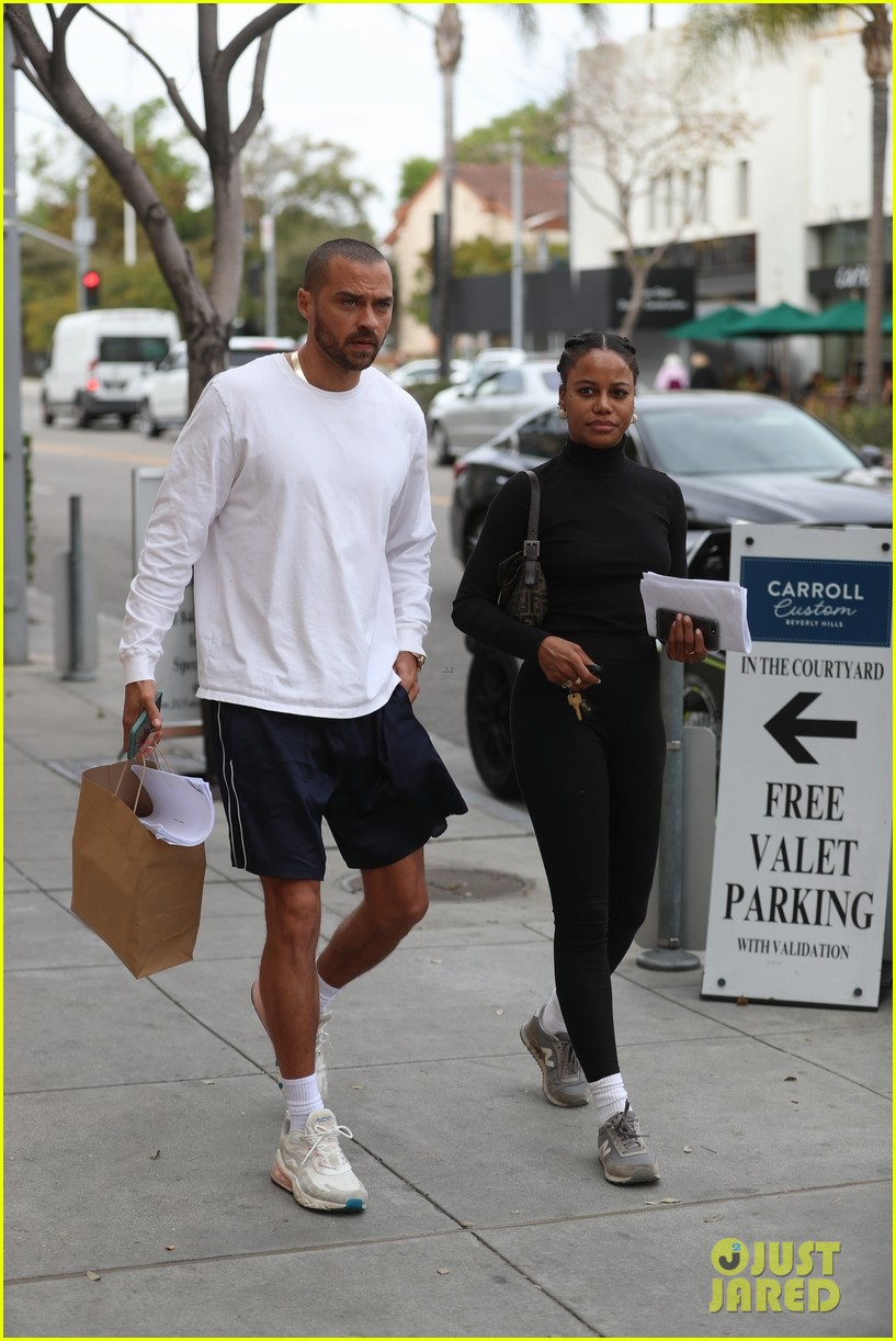 4jesse-williams-girlfriend-taylour-paige-smitten-spending-day-together-05.jpg