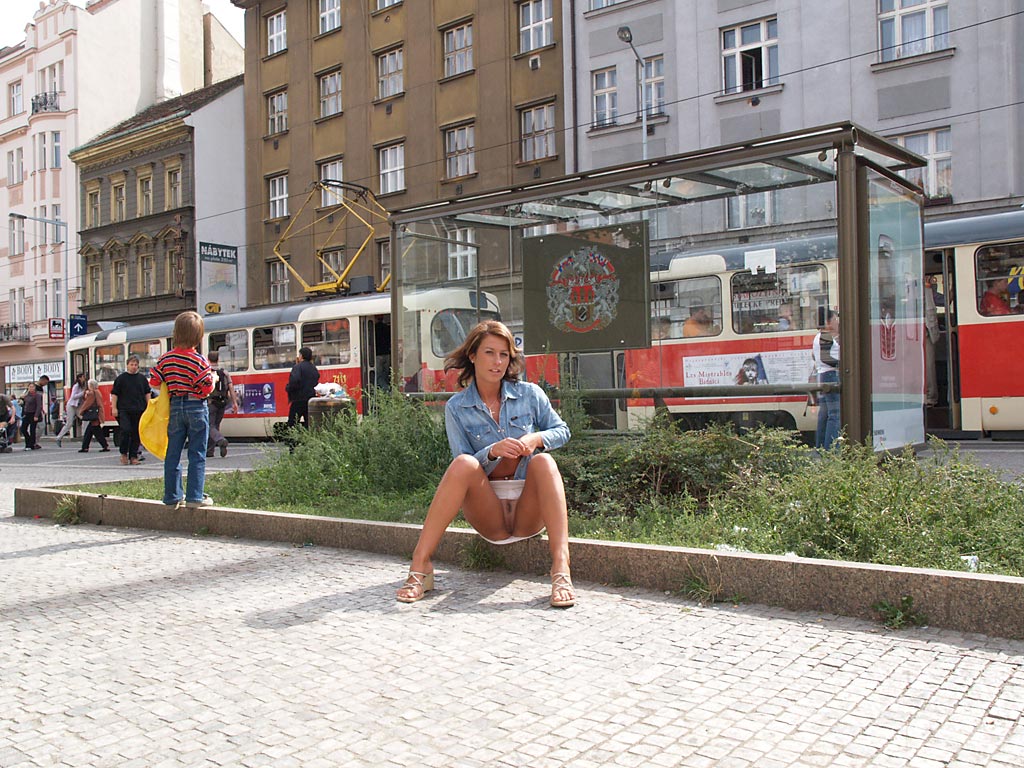 В Общественном Месте Без Нижнего Белья Фото