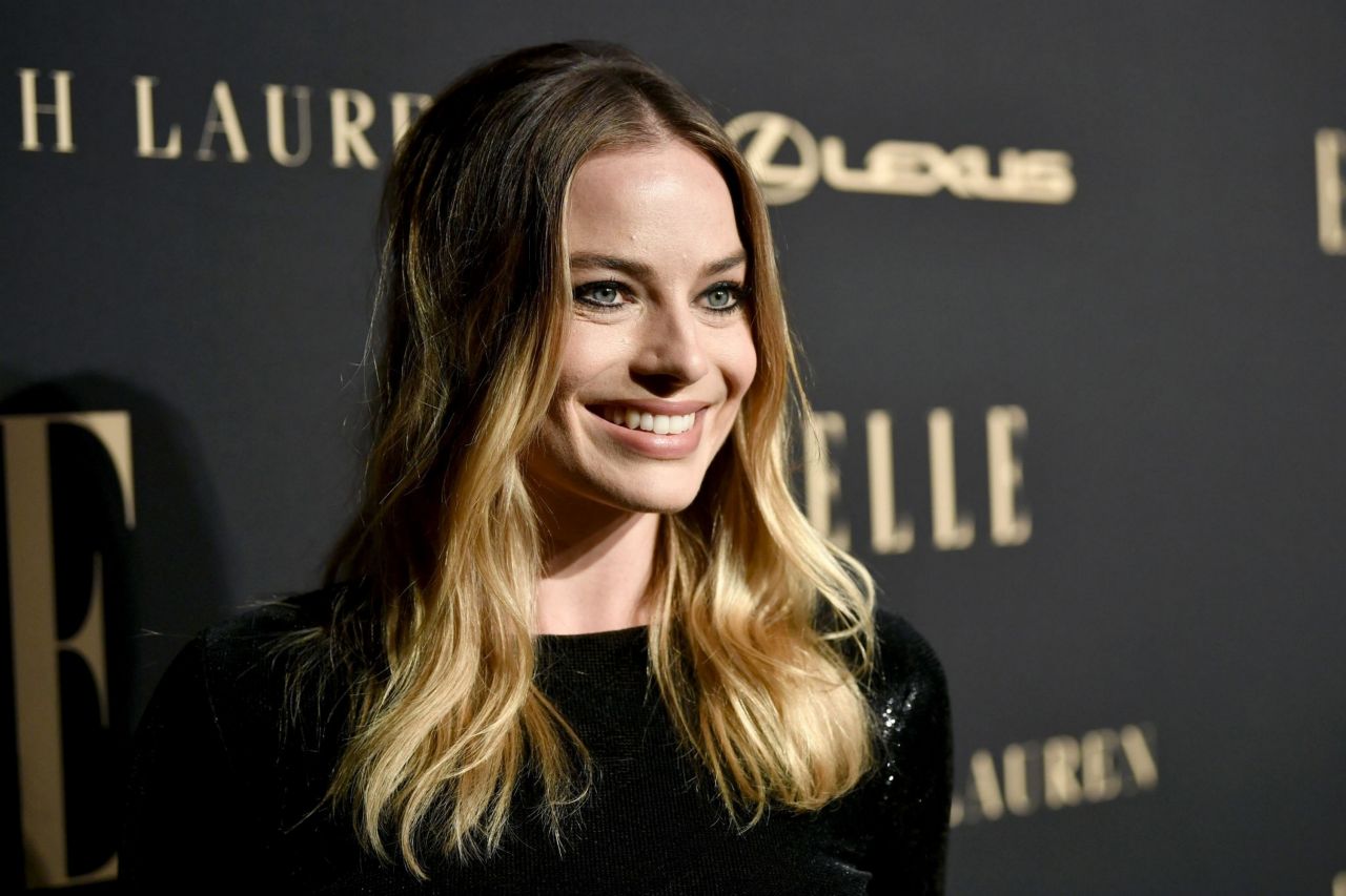 margot-robbie-elle-s-2019-women-in-hollywood-event-6.jpg