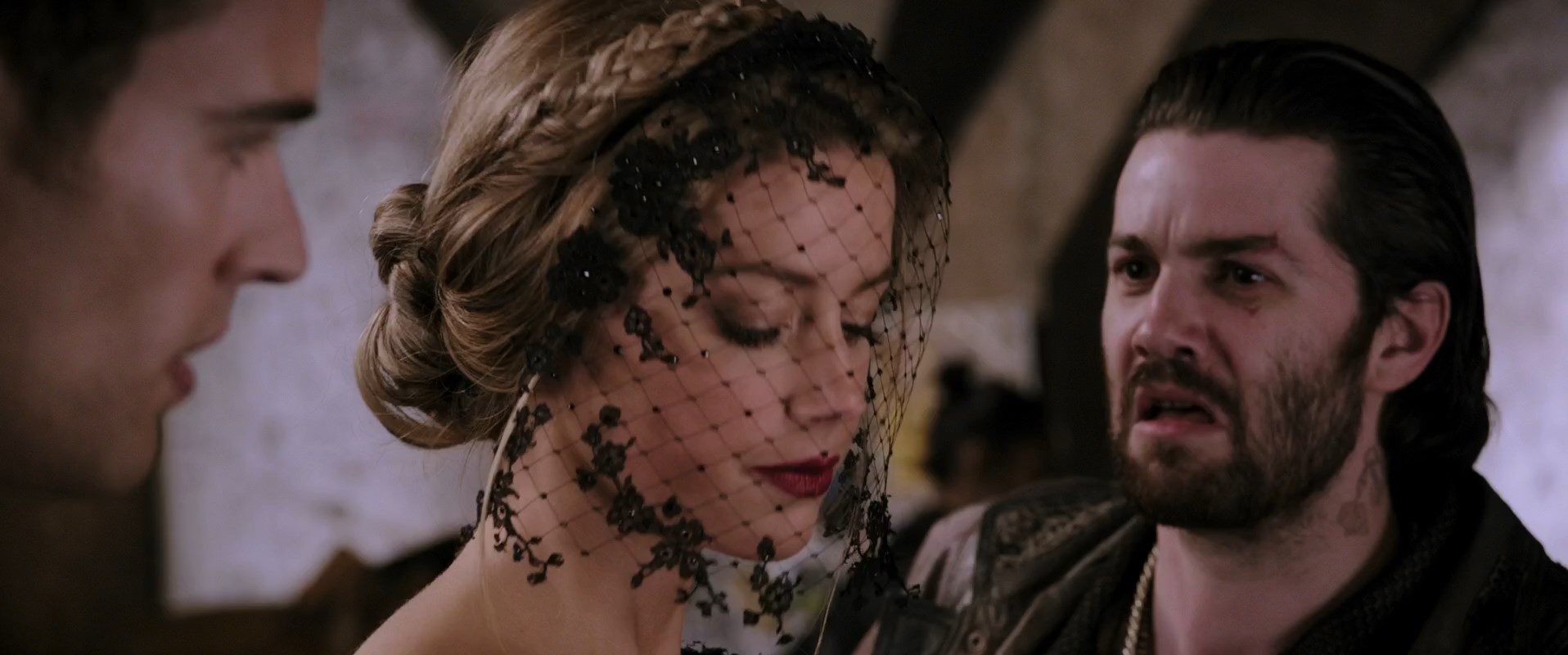 0113032802742_02_mkone-amberheard-londonfields-1080p-mkv_snapshot_00-36_-2019-02-12_16-57-24.jpg