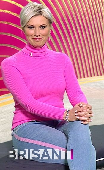 Kamilla_Senjo_-_Brisant_720p_2021_04_06.00_05_46_29.Standbild007.jpg